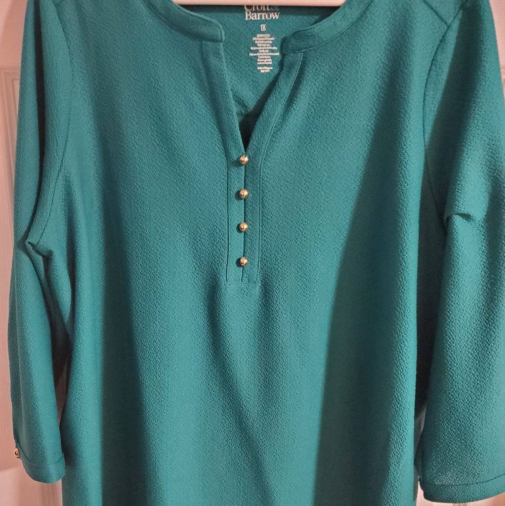 Green 3/4 sleeve shirt plus